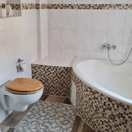 Ferienwohnung Mit Individueller Ausstattung - Jedes Zimmer Ist Anders Erfurt Exterior foto