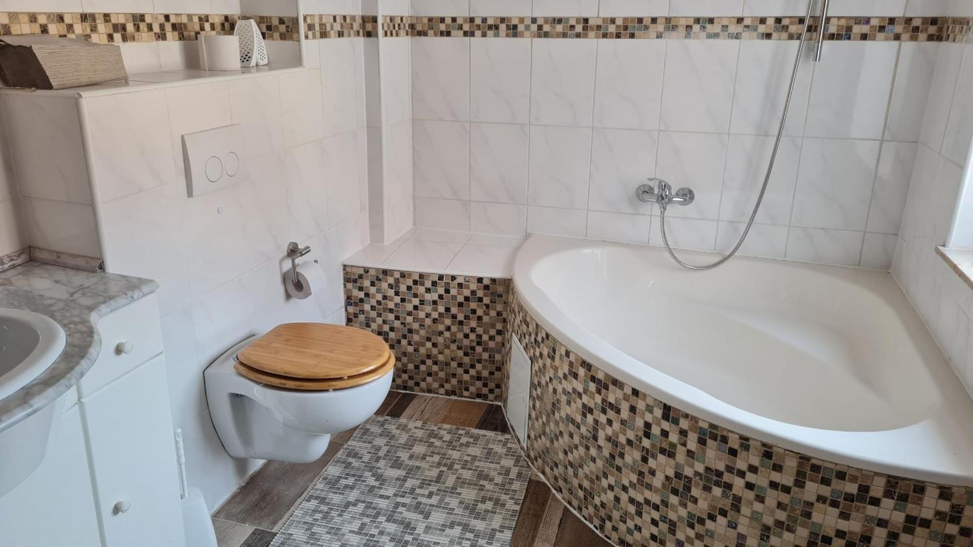 Ferienwohnung Mit Individueller Ausstattung - Jedes Zimmer Ist Anders Erfurt Exterior foto